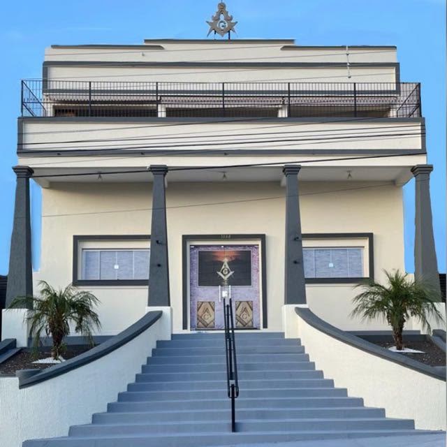 Fachada do templo da Loja Maçônica Acácia de Junqueirópolis
